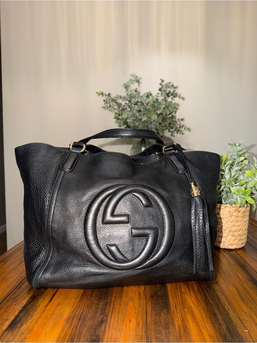 GUCCI Black Pebbled Leather Interlocking GG Bag